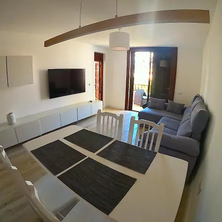 Parque Santiago I - 2 Bedroom - 1 Bathroom - Open Plan Living - Kitchen Area - Extra Large Balcony - First Floor * Playa de las Américas